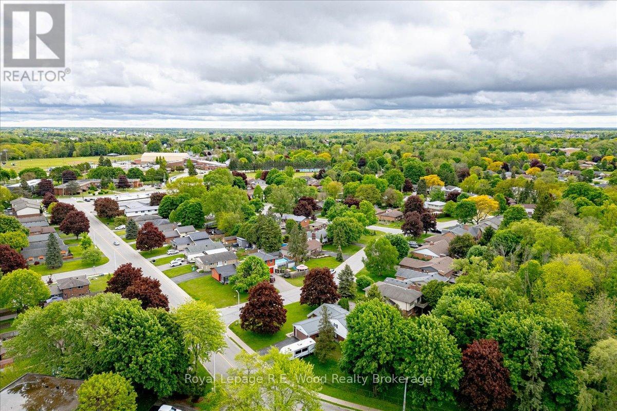 Photo 26 of 32 Devon Court, Tillsonburg ON