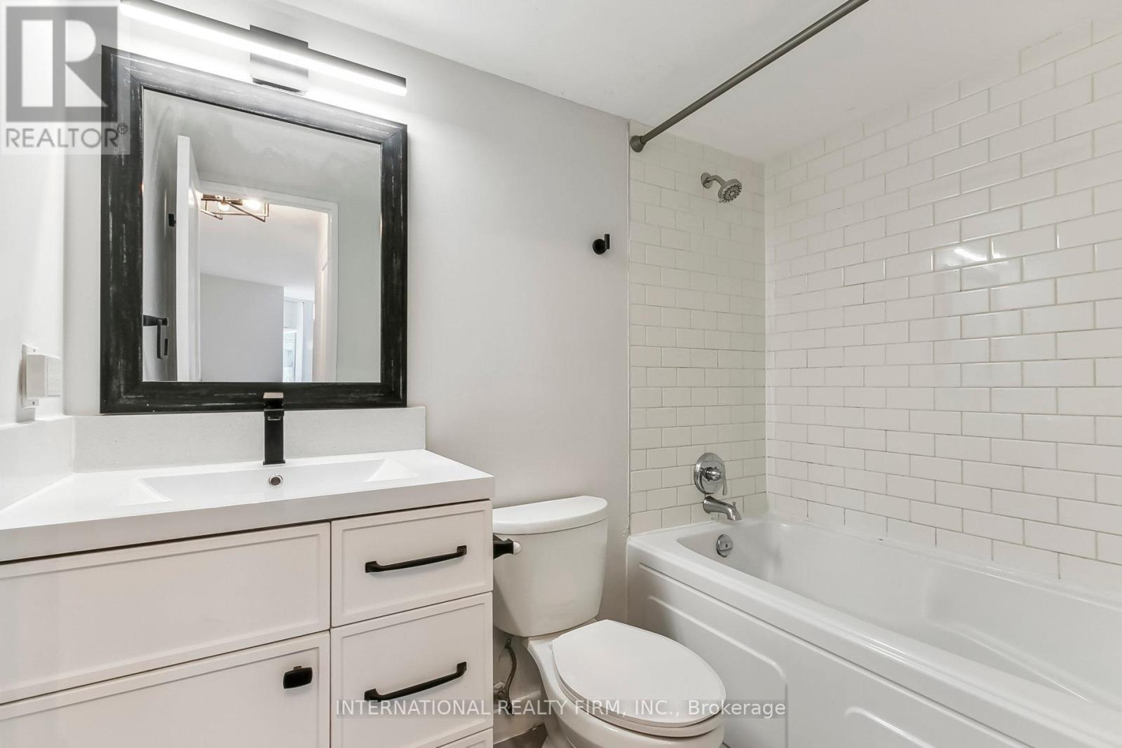 Photo 24 of 628 801 King Street W, Toronto ON