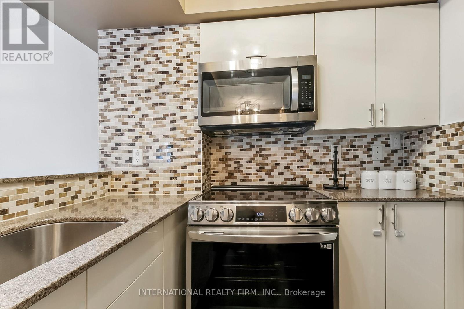 Photo 18 of 628 801 King Street W, Toronto ON