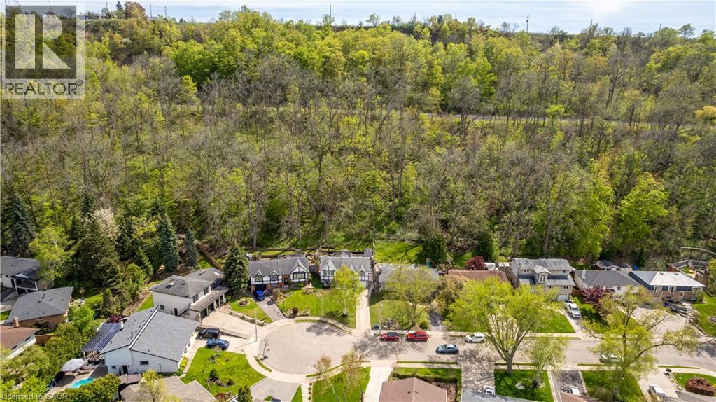 Photo 40 of 34 Palm Court, Stoney Creek ON