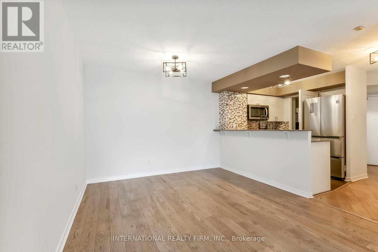 Photo 5 of 628 801 King Street W, Toronto ON