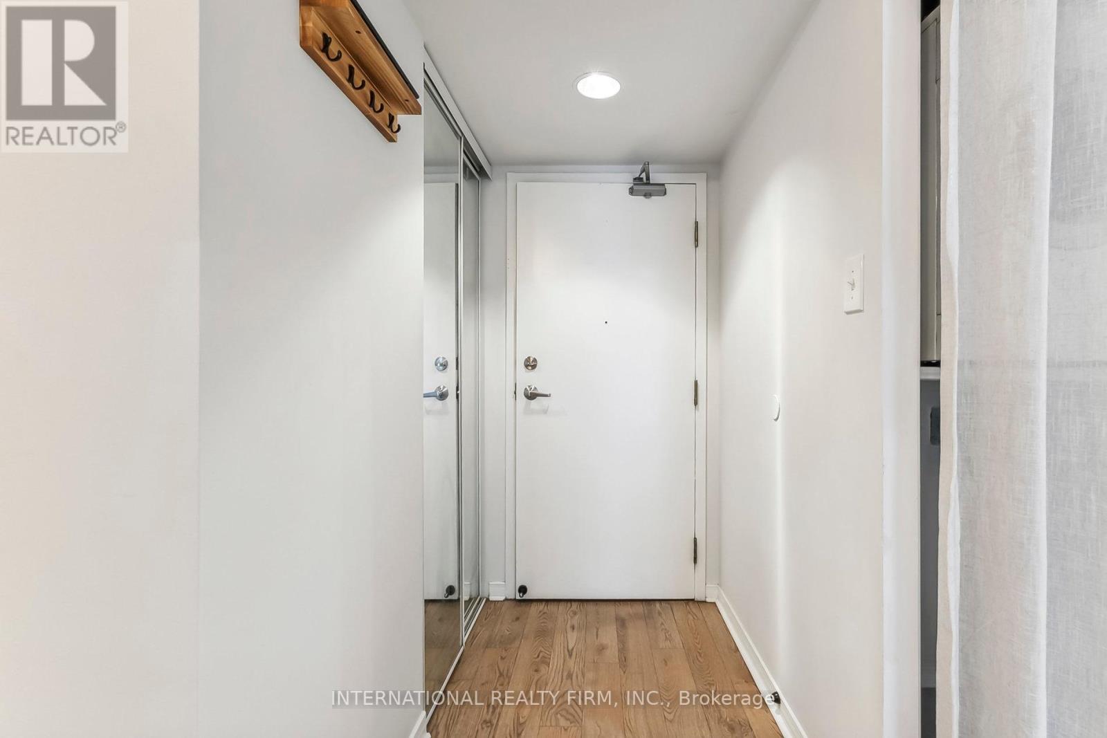 Photo 4 of 628 801 King Street W, Toronto ON