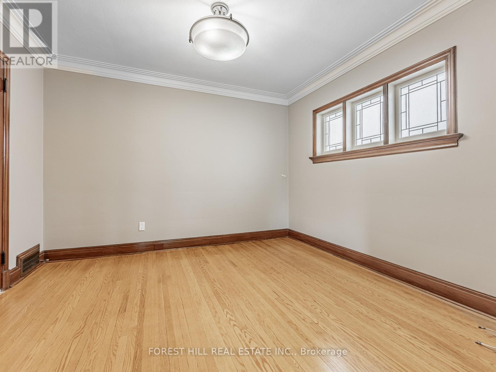 Photo 16 of 2 Esgore Drive, Toronto ON