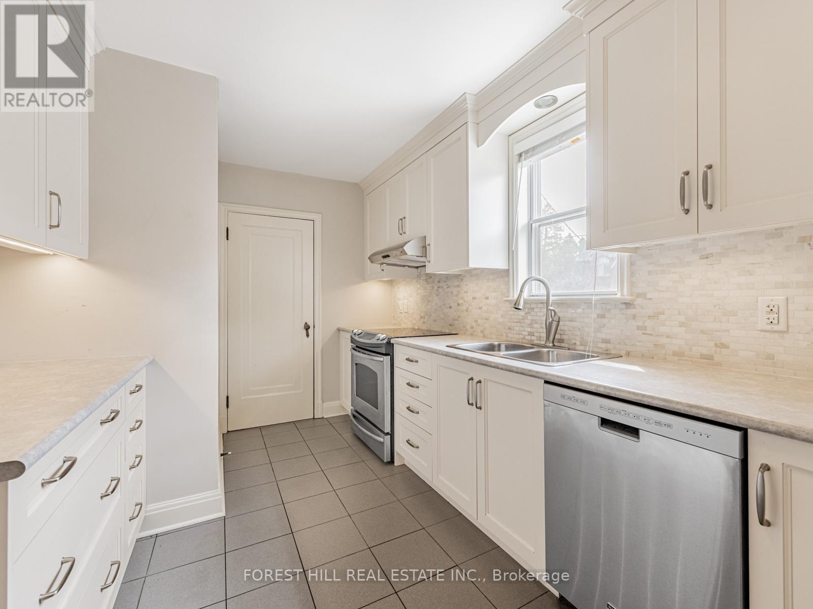 Photo 18 of 2 Esgore Drive, Toronto ON