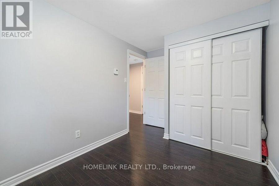 Photo 14 of 25 Hercules Court, Brampton ON