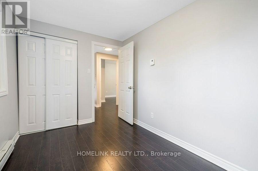 Photo 10 of 25 Hercules Court, Brampton ON
