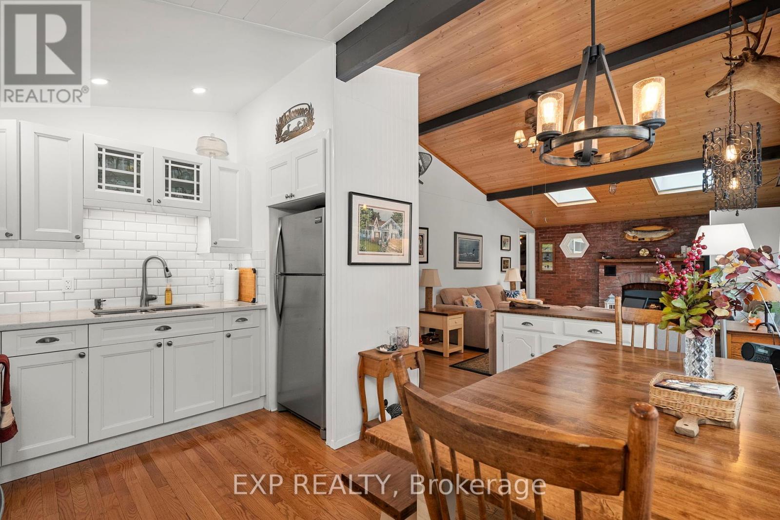 Photo 5 of 1 1105 Butterfly Road, Muskoka Lakes ON