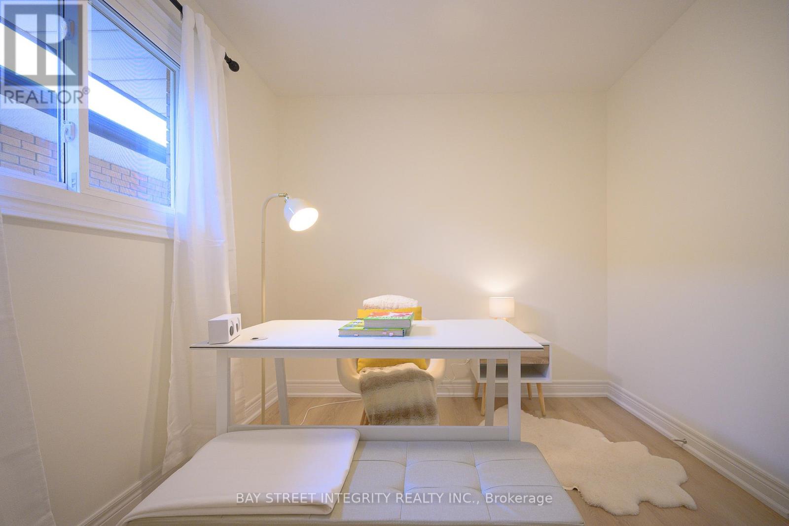 Photo 18 of 106 Beland Avenue N, Hamilton ON