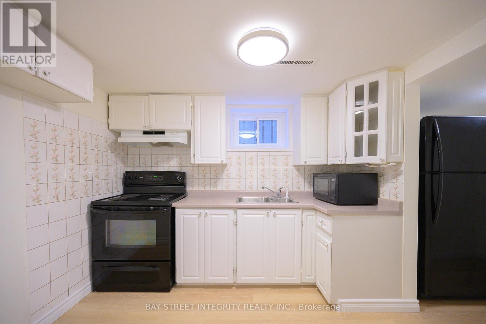 Photo 26 of 106 Beland Avenue N, Hamilton ON