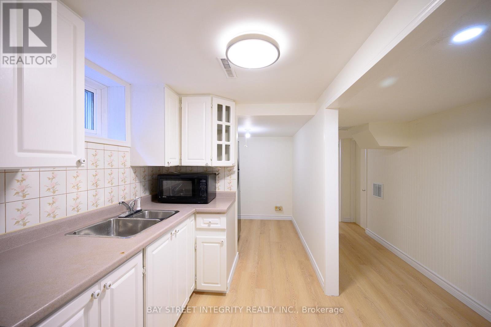 Photo 27 of 106 Beland Avenue N, Hamilton ON