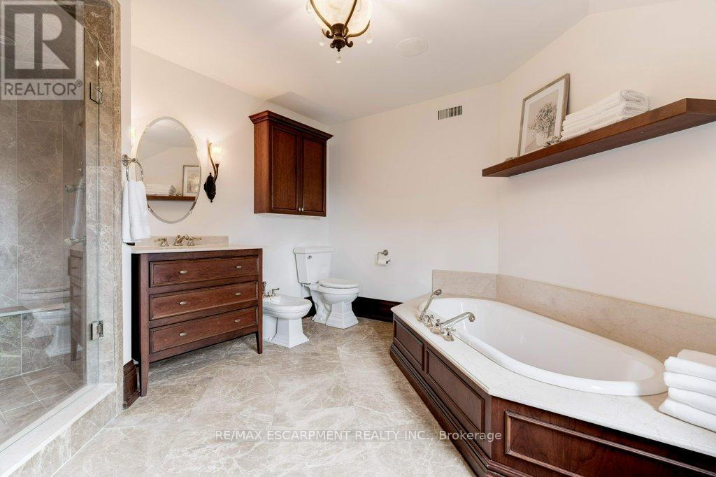 Photo 27 of 76 Oak Avenue, Hamilton ON