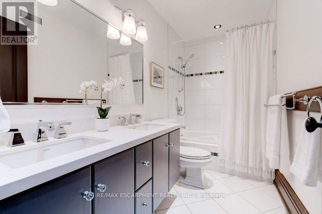 Photo 29 of 76 Oak Avenue, Hamilton ON
