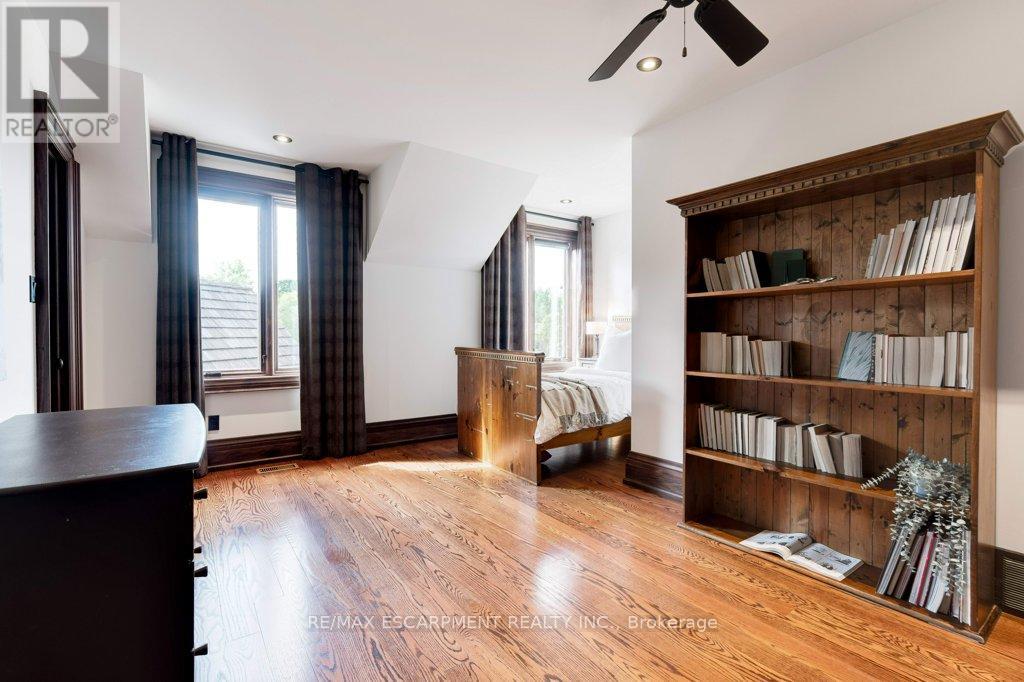 Photo 30 of 76 Oak Avenue, Hamilton ON