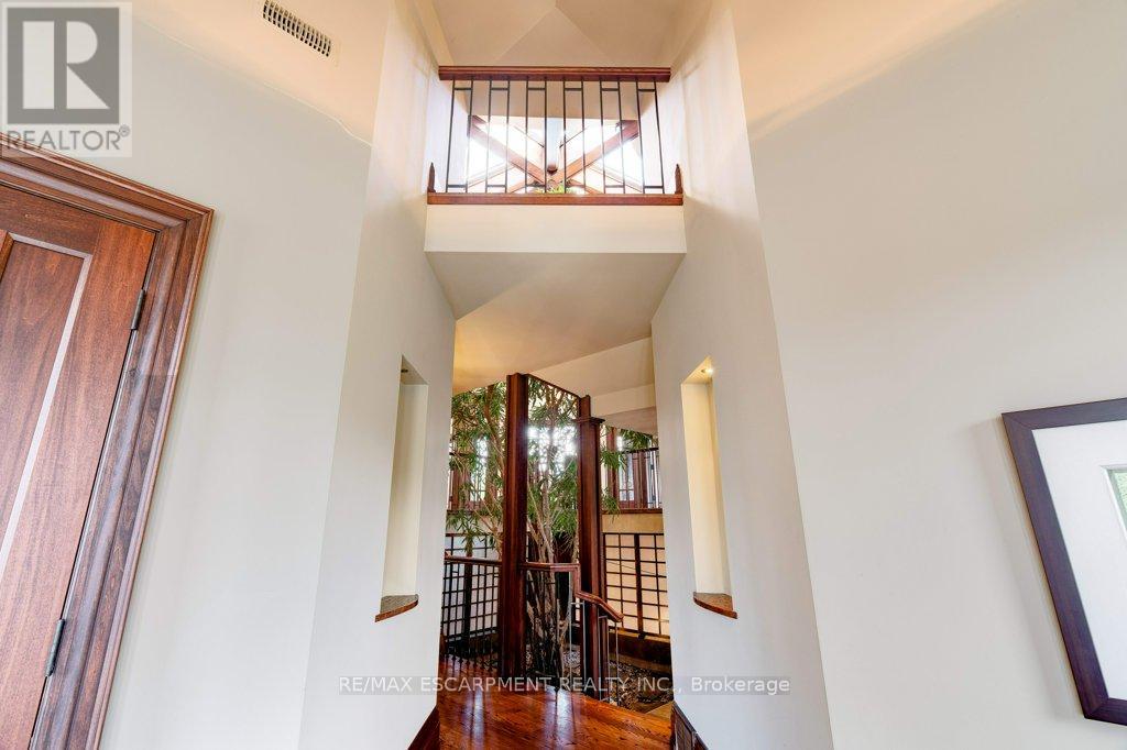 Photo 5 of 76 Oak Avenue, Hamilton ON