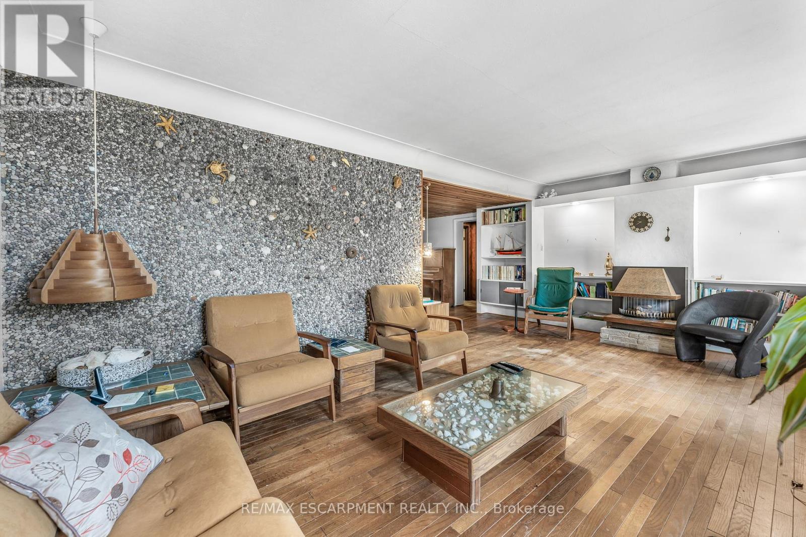 Photo 10 of 614 Golf Club Road, Hamilton ON