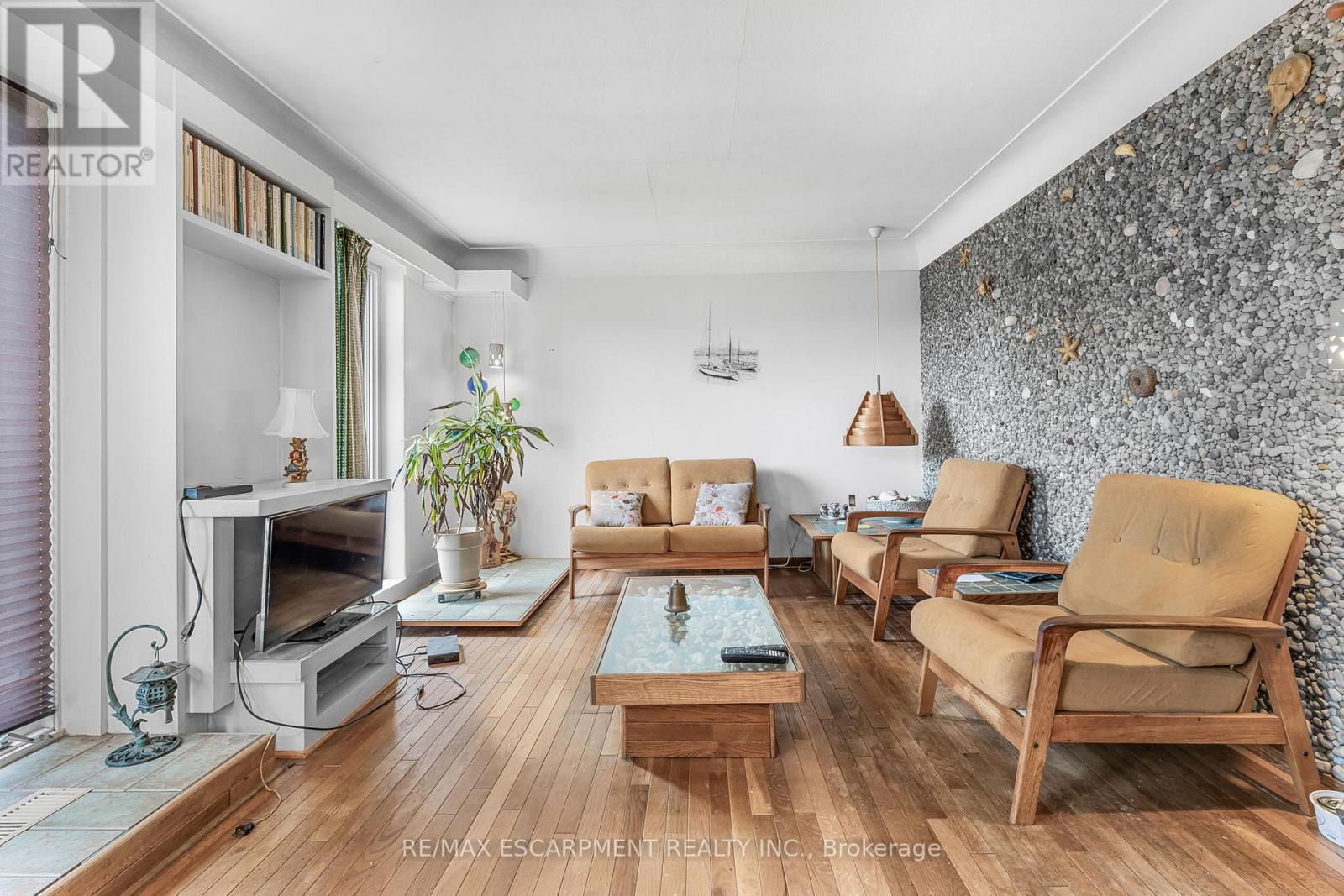Photo 13 of 614 Golf Club Road, Hamilton ON