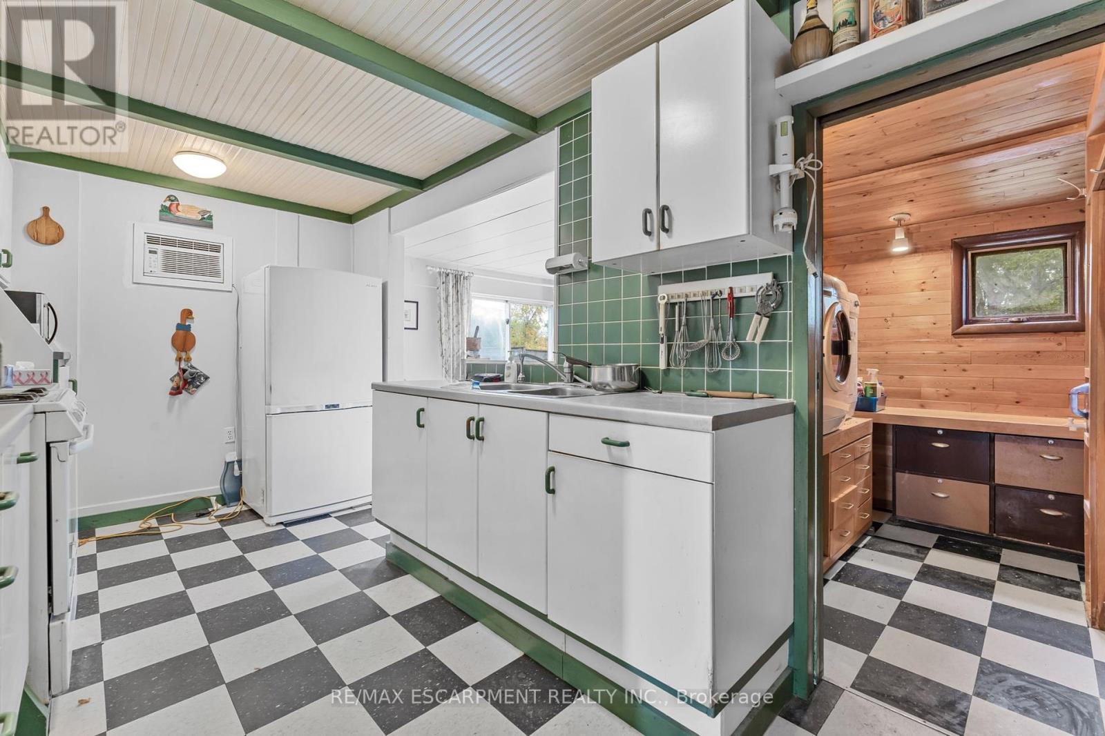 Photo 15 of 614 Golf Club Road, Hamilton ON