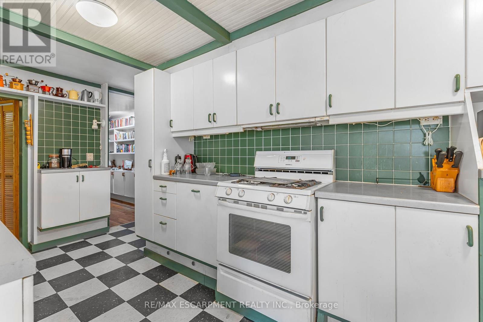 Photo 16 of 614 Golf Club Road, Hamilton ON