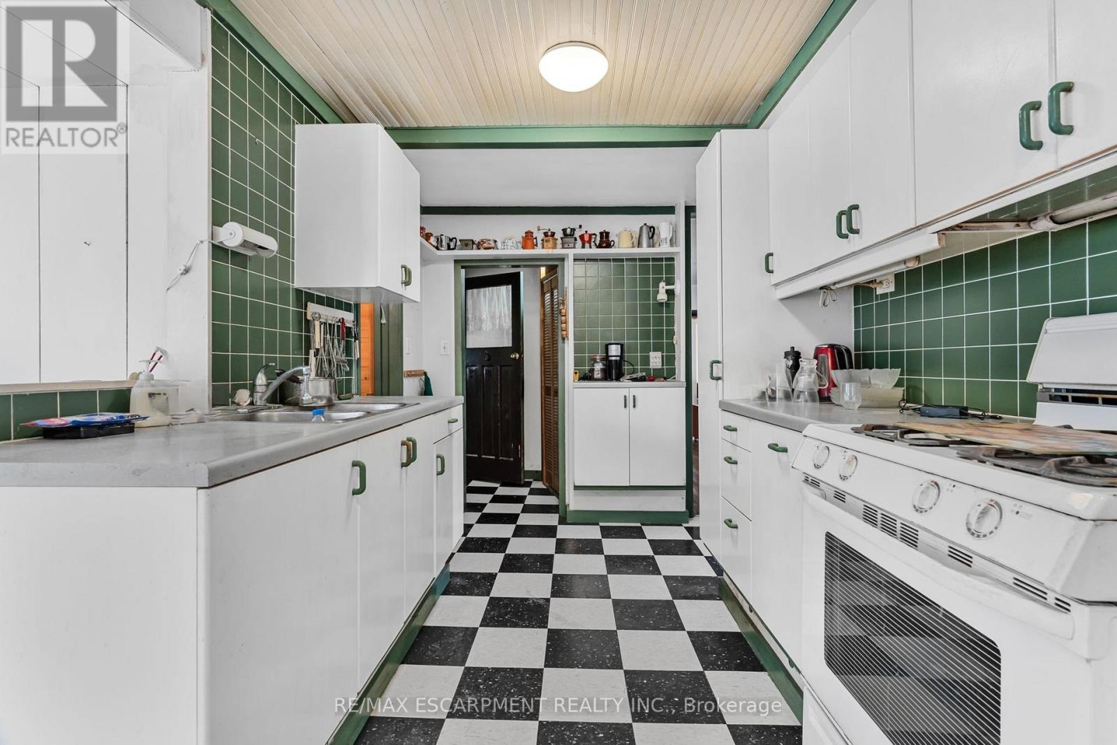 Photo 18 of 614 Golf Club Road, Hamilton ON