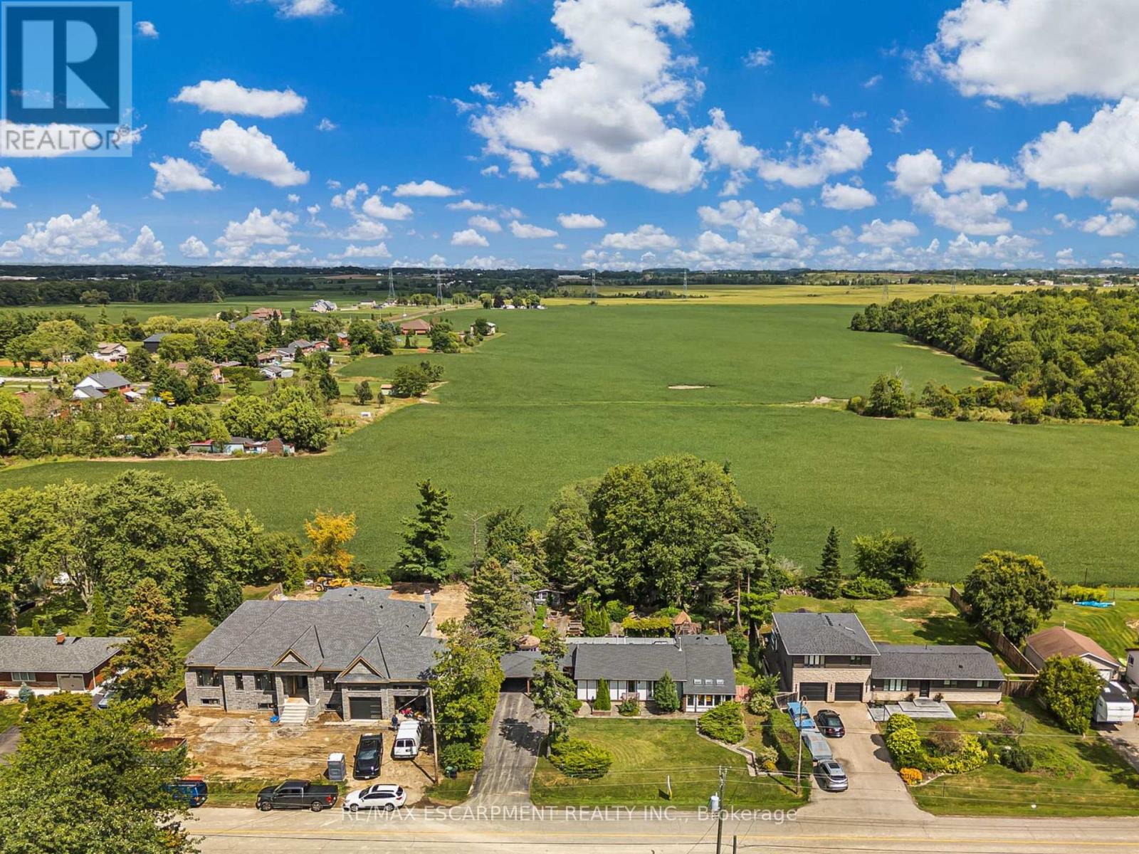 Photo 2 of 614 Golf Club Road, Hamilton ON