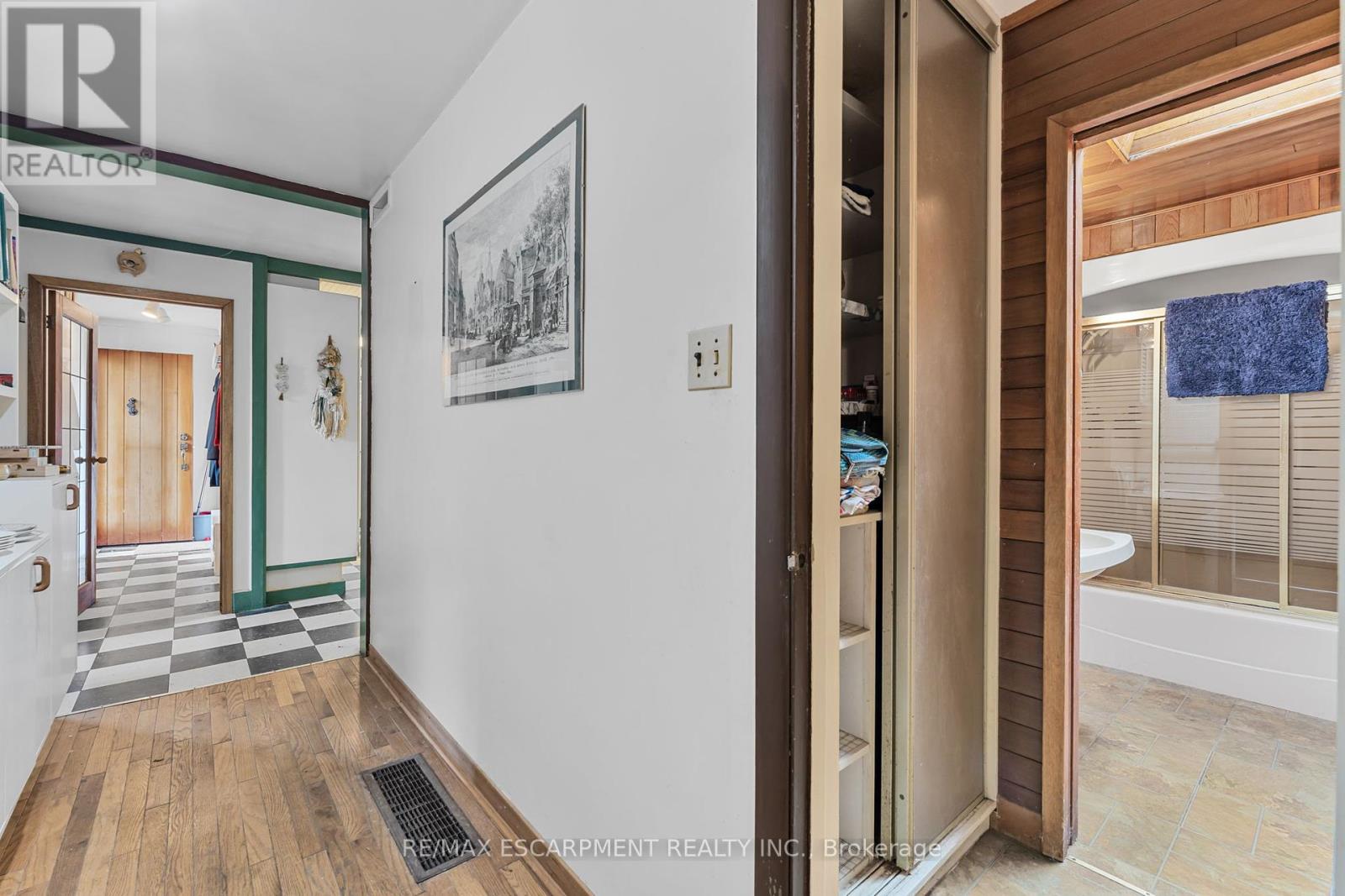 Photo 22 of 614 Golf Club Road, Hamilton ON