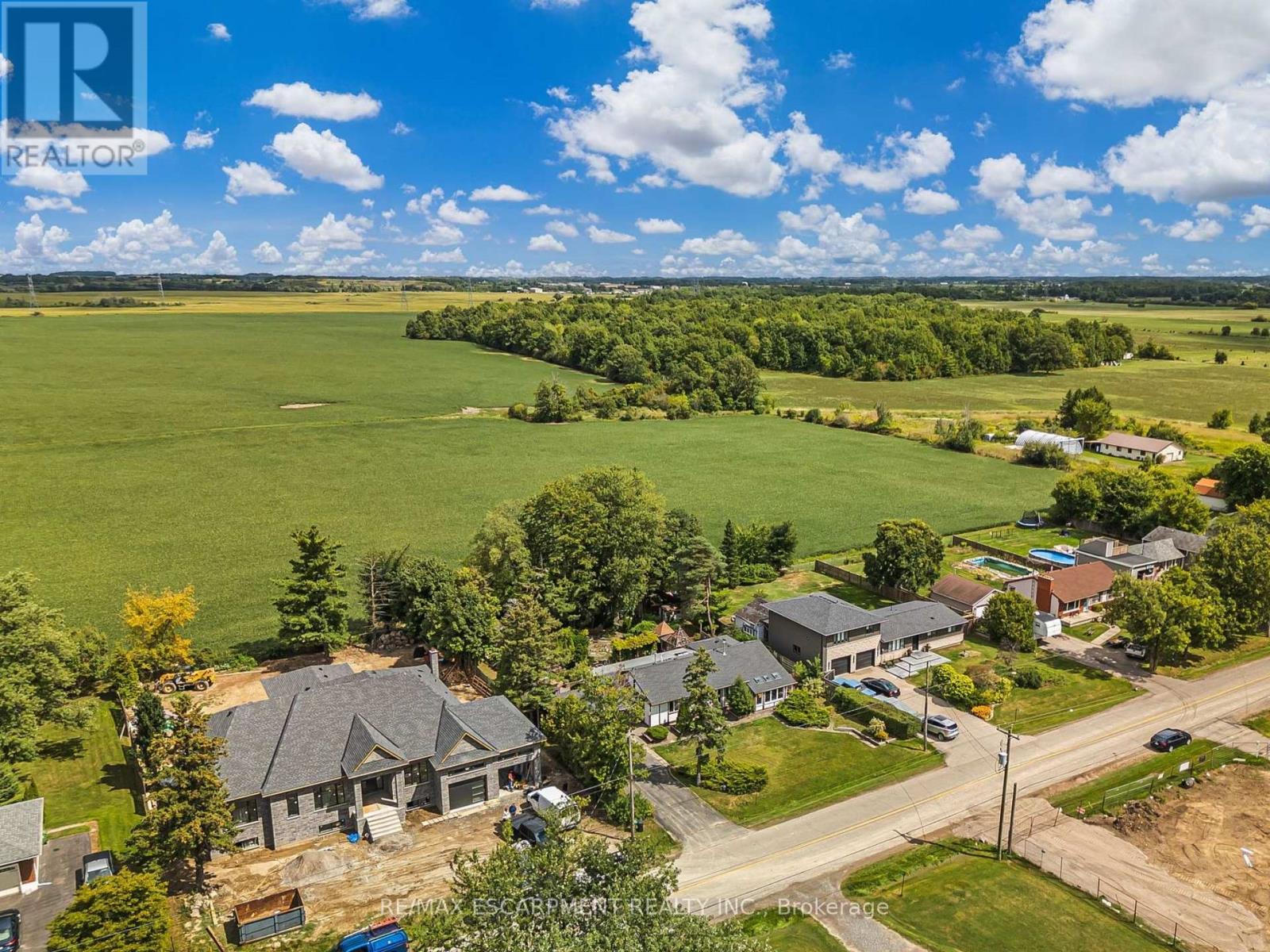 Photo 3 of 614 Golf Club Road, Hamilton ON