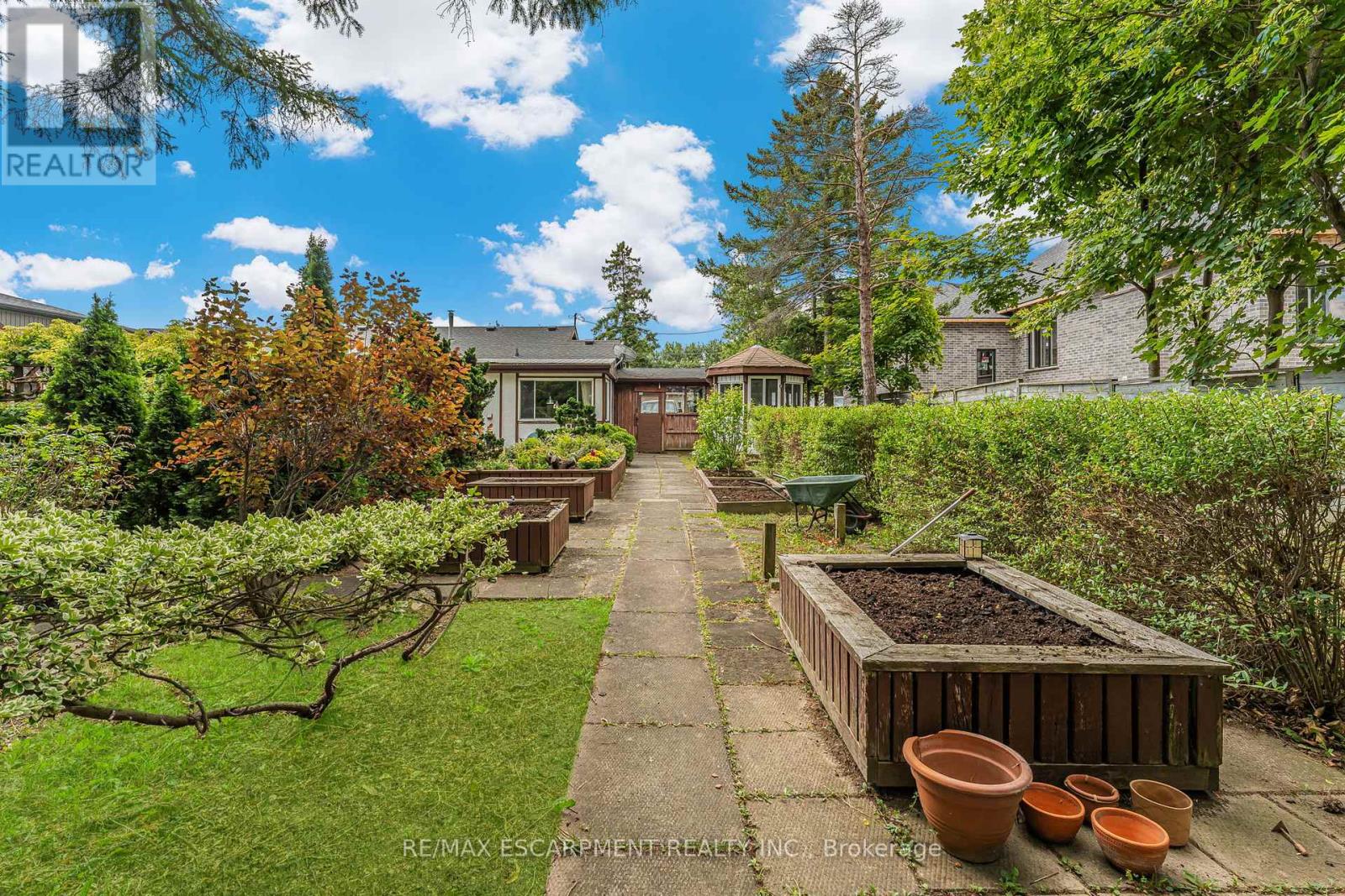 Photo 35 of 614 Golf Club Road, Hamilton ON