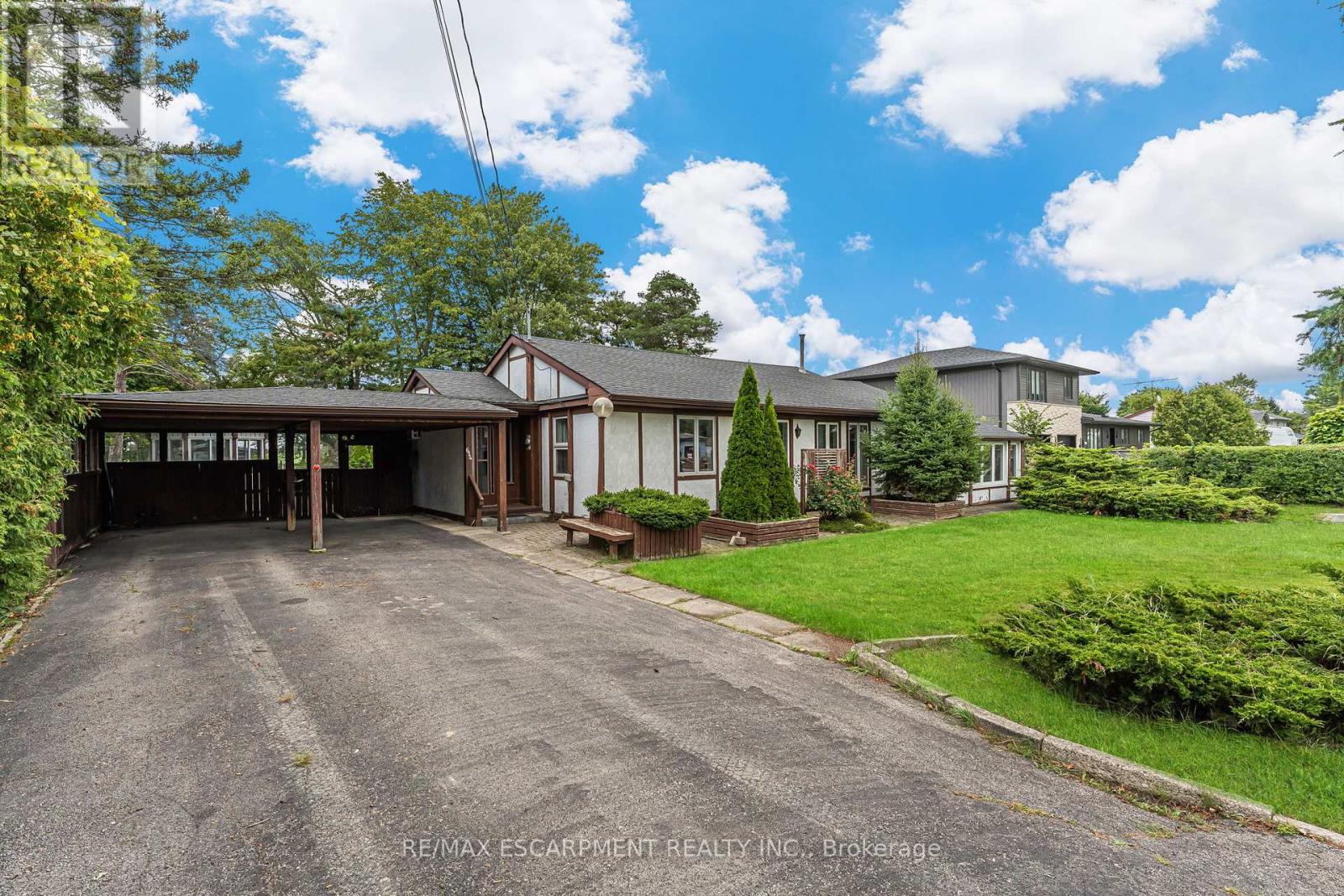 Photo 5 of 614 Golf Club Road, Hamilton ON