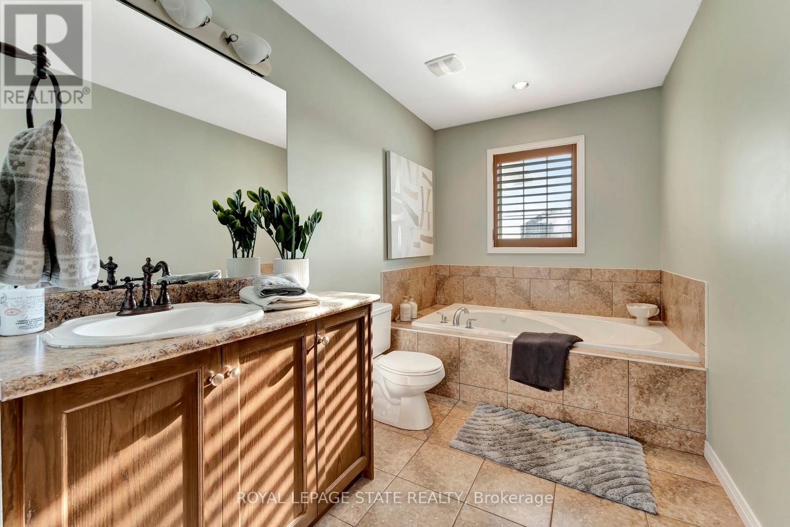 Photo 30 of 7 Bocelli Crescent, Hamilton ON
