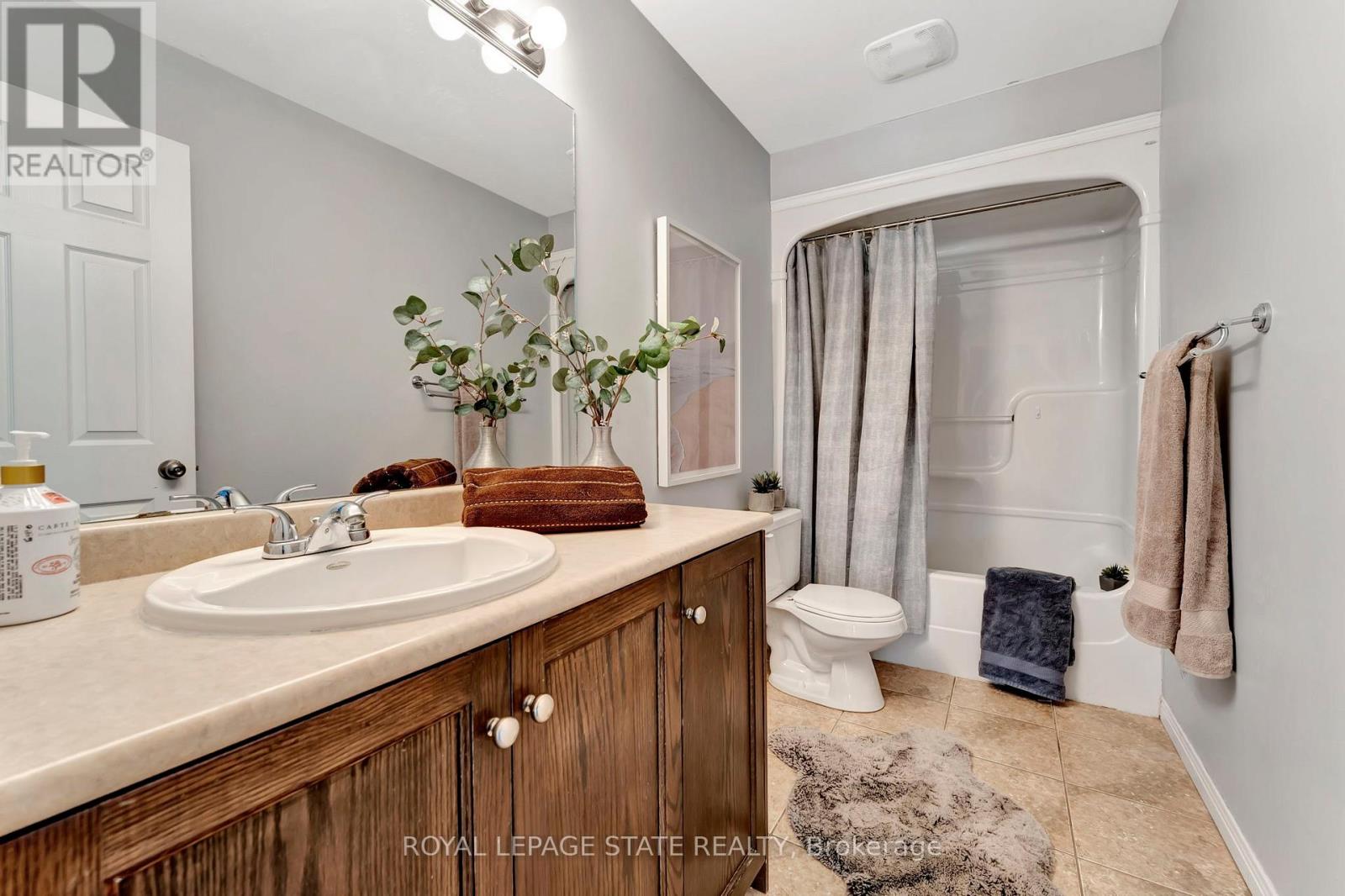Photo 35 of 7 Bocelli Crescent, Hamilton ON