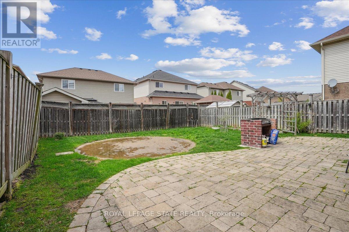 Photo 36 of 7 Bocelli Crescent, Hamilton ON