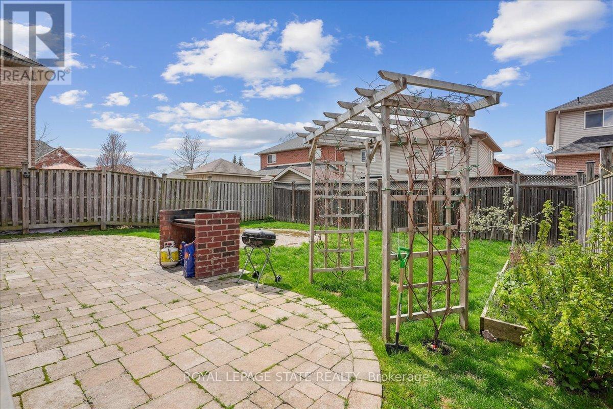 Photo 37 of 7 Bocelli Crescent, Hamilton ON