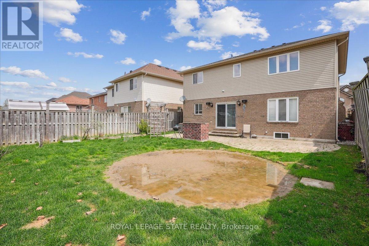 Photo 39 of 7 Bocelli Crescent, Hamilton ON