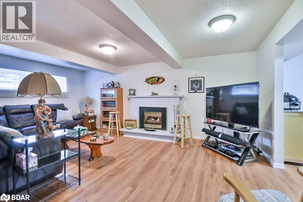 Photo 24 of 80 Cundles Road E, Barrie ON
