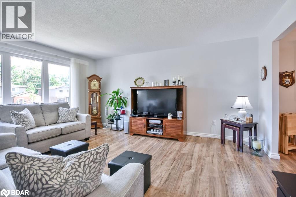Photo 6 of 80 Cundles Road E, Barrie ON