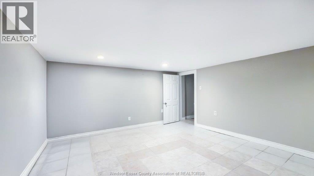 Photo 31 of 240 Pine, Windsor ON