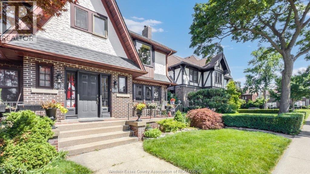 Photo 4 of 240 Pine, Windsor ON