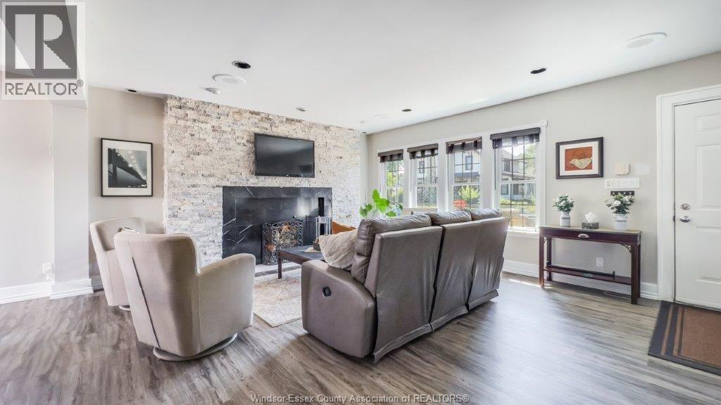 Photo 5 of 240 Pine, Windsor ON
