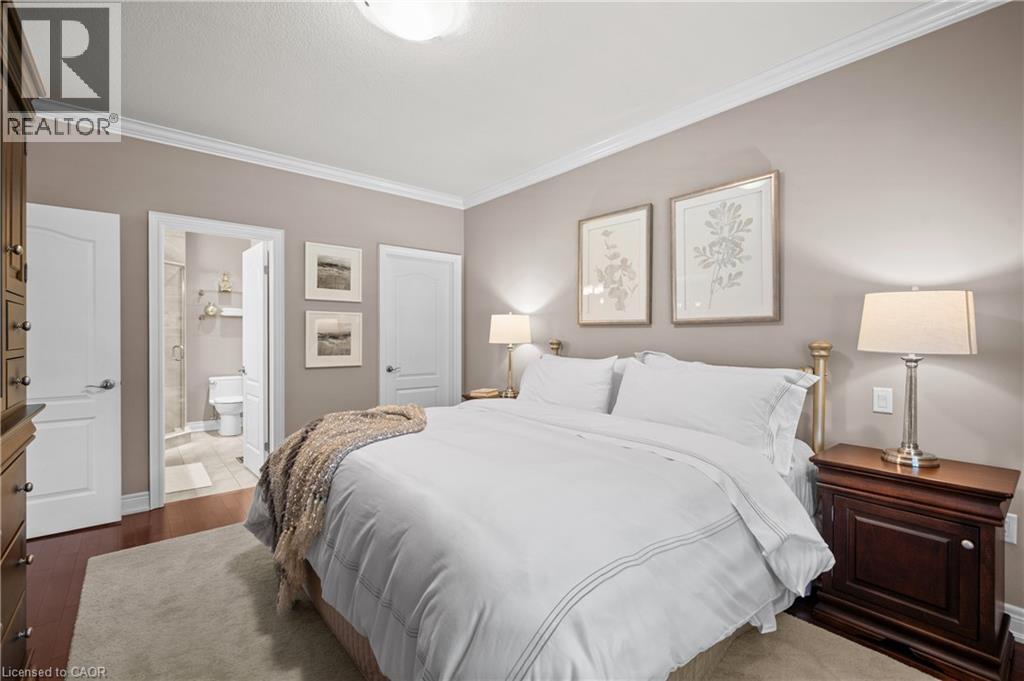 Photo 20 of 36 Toulon Avenue, Ancaster ON