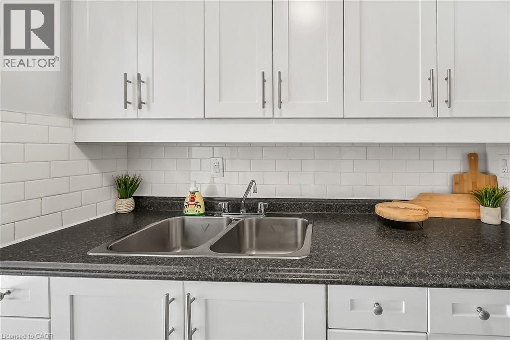Photo 15 of 125 Limeridge Road W Unit 8, Hamilton ON