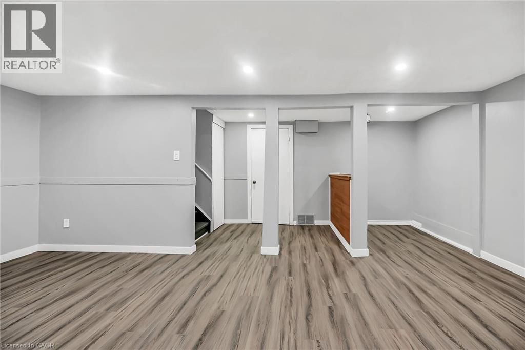 Photo 31 of 125 Limeridge Road W Unit 8, Hamilton ON