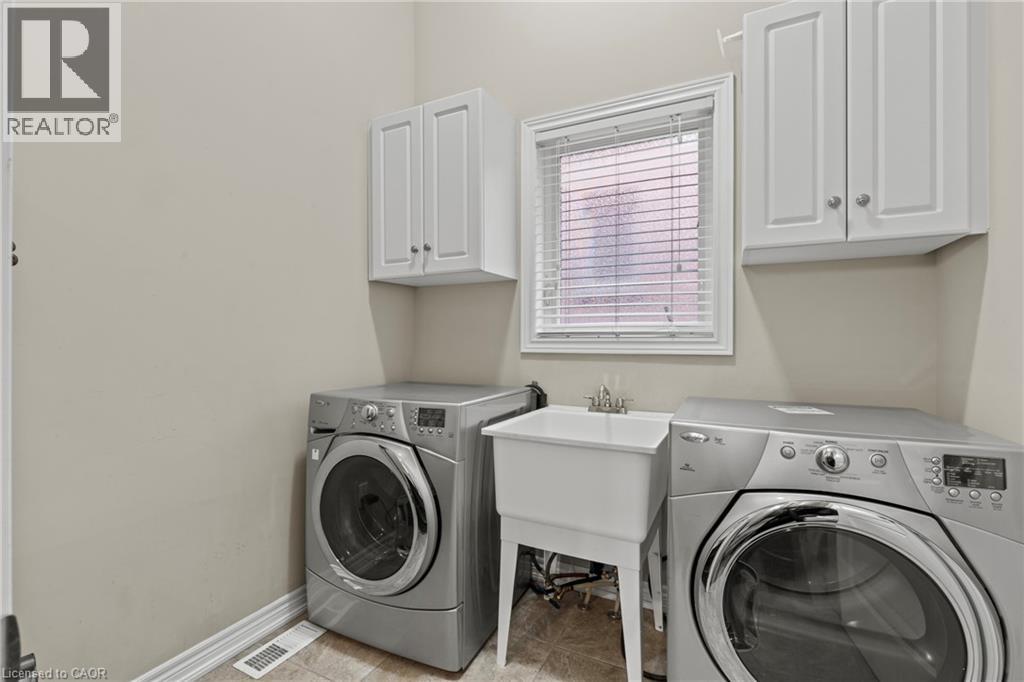 Photo 27 of 67 Whittington Drive, Ancaster ON