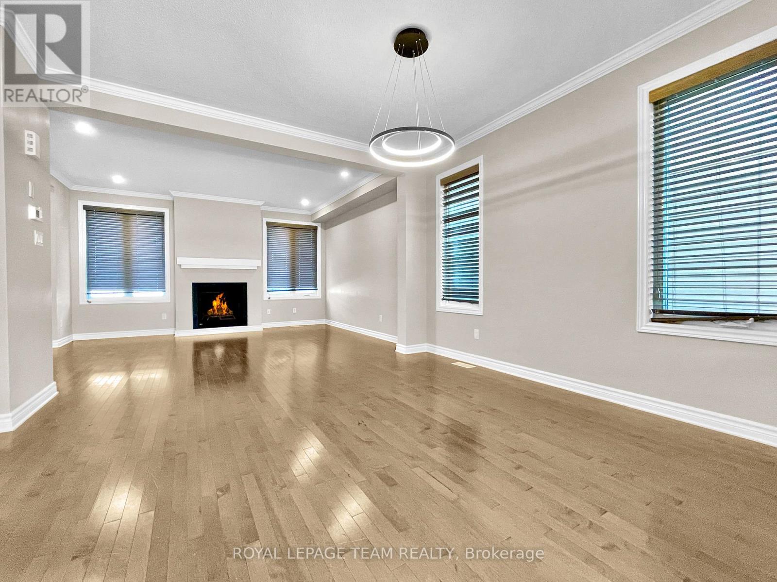 Photo 15 of 670 Decoeur Drive, Ottawa ON