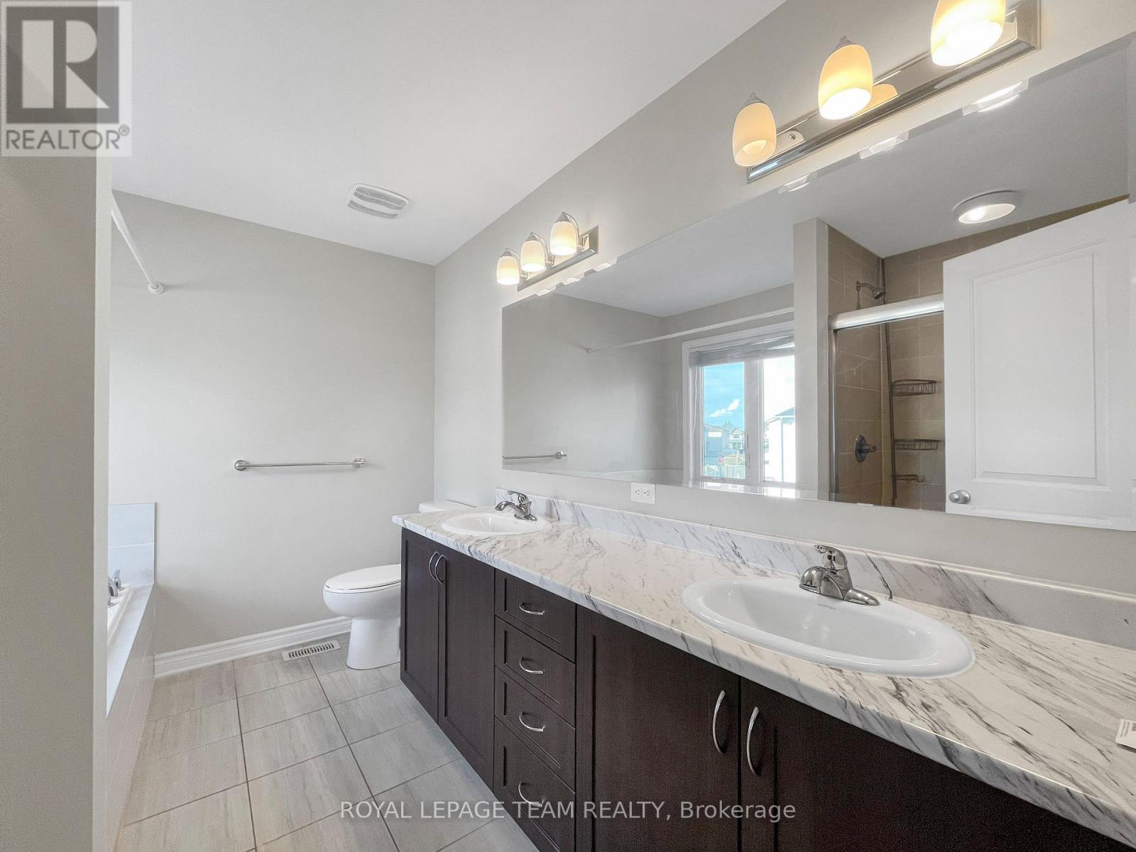 Photo 30 of 670 Decoeur Drive, Ottawa ON