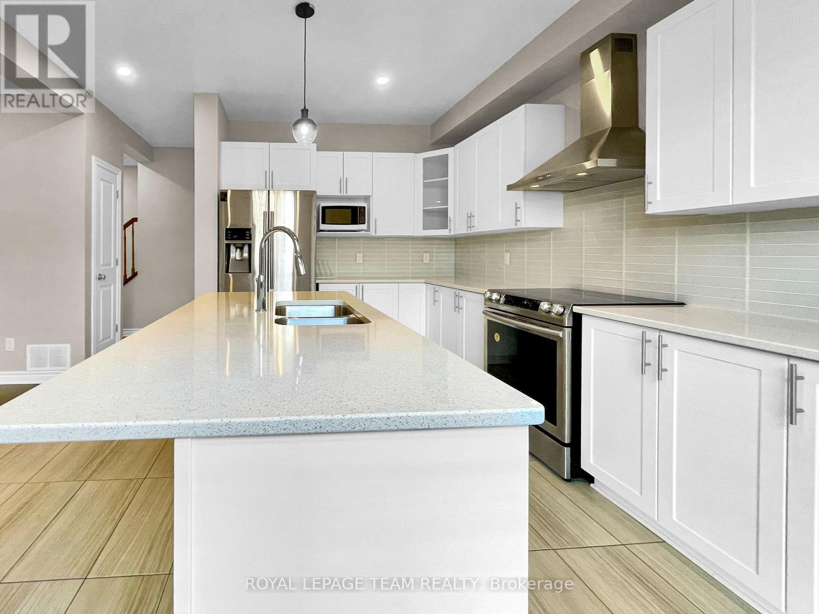 Photo 6 of 670 Decoeur Drive, Ottawa ON