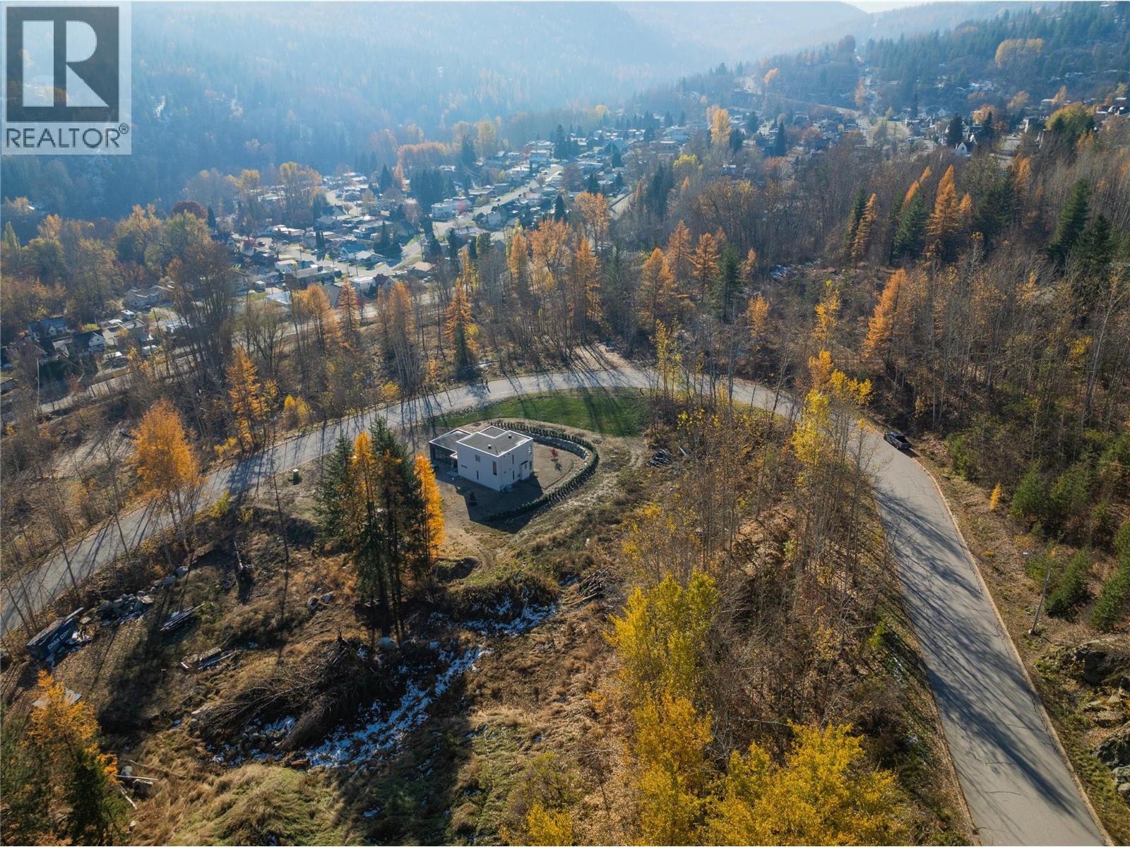 Photo 15 of 220 Whitman Way, Warfield BC