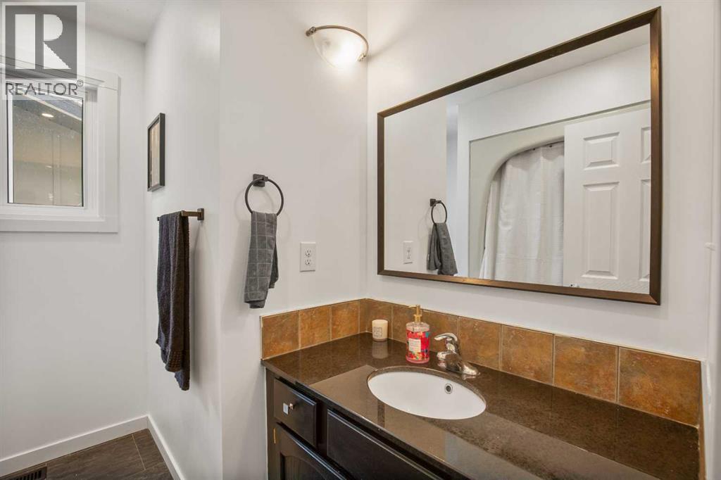5821 45 Avenue, Lacombe
