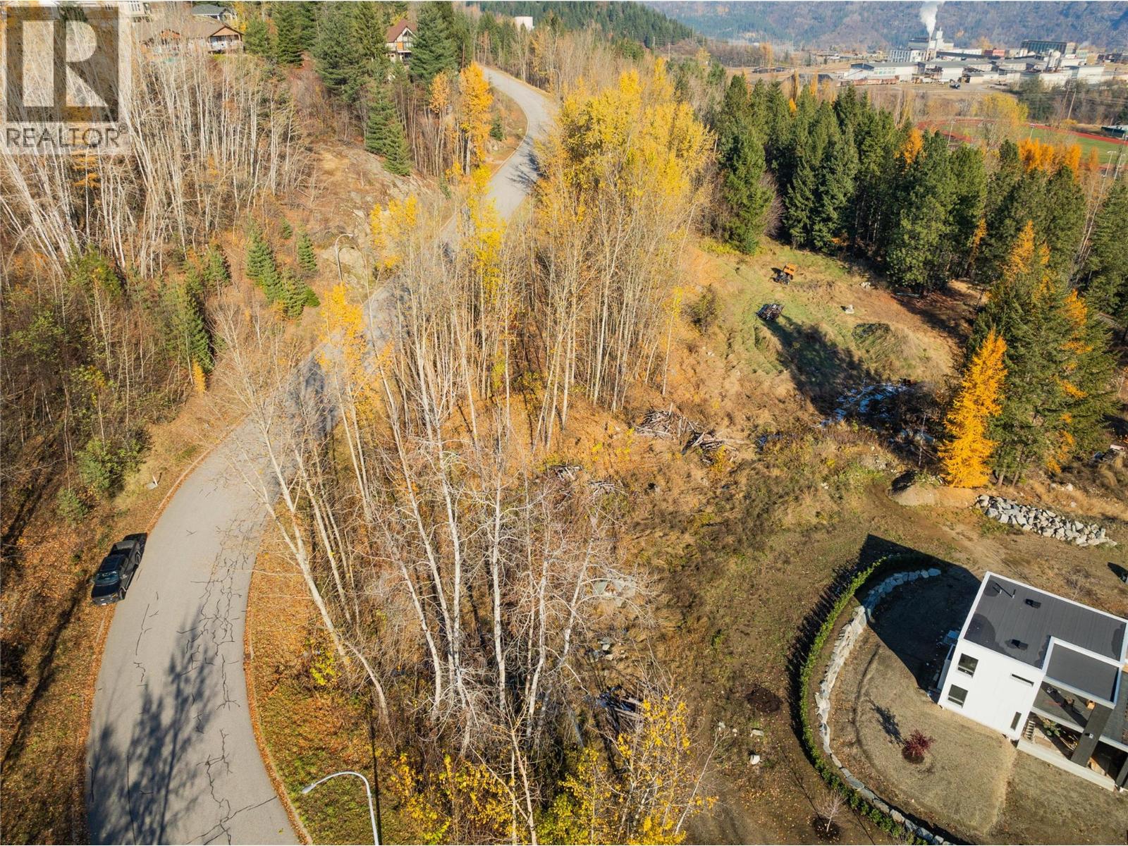 Photo 11 of 220 Whitman Way, Warfield BC