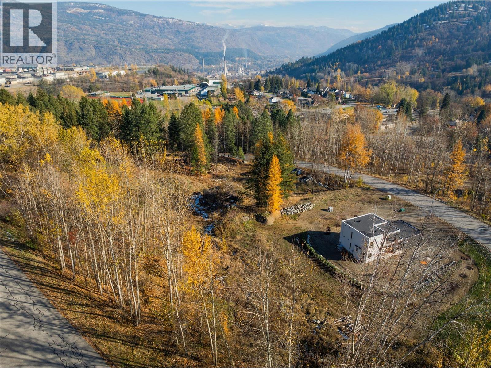 Photo 10 of 220 Whitman Way, Warfield BC