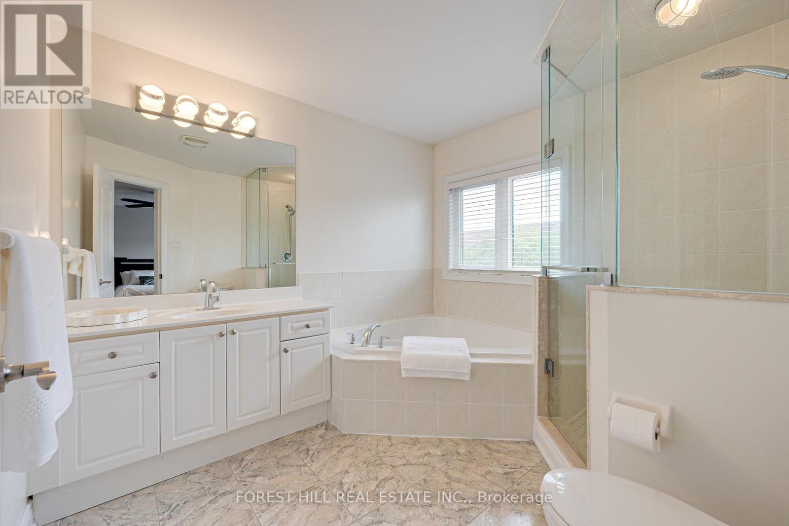 Photo 13 of 473 Apple Blossom Drive, Vaughan ON